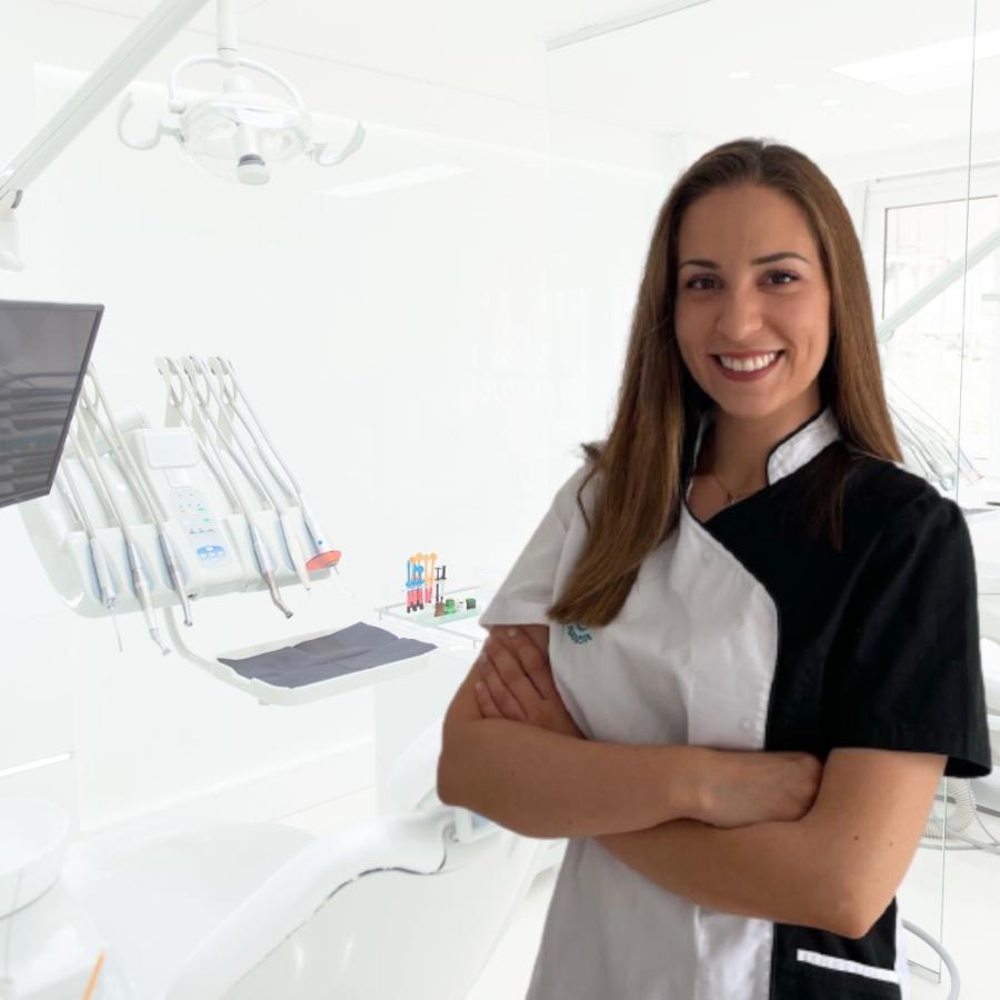 Carmen gallardo- Odontologa