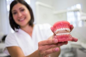 Recupera la Funcionalidad y Estética: Explorando las Prótesis Dentales Modernas 