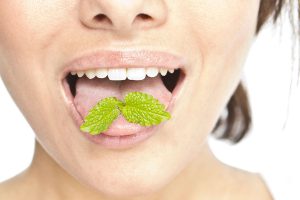 ¿Qué hacer si tengo halitosis? Soluciones efectivas para el mal aliento